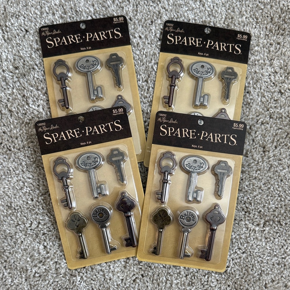 Spare Parts Vintage Key Embellishments – Antique Silver (4-Pack)